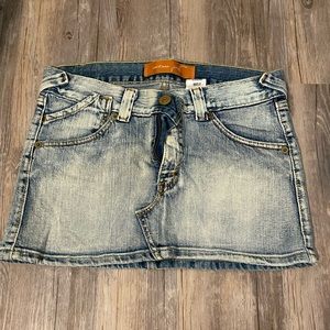 Levi’s mini skirt